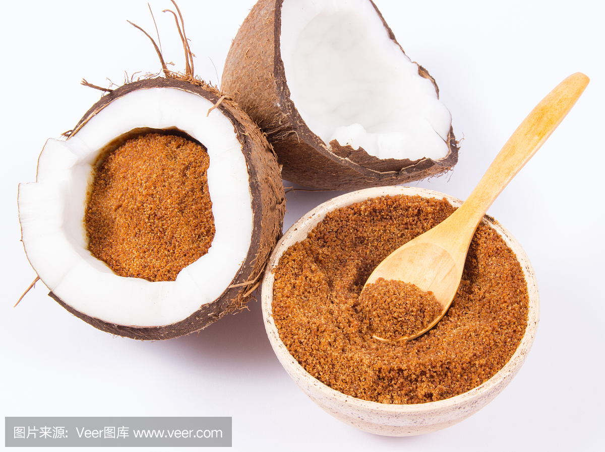 椰子和椰子糖孤立在白色背景。